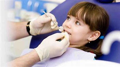 توصیه می شود که هر کودک تا یک سالگی به دندانپزشکی مراجعه داشته باشد